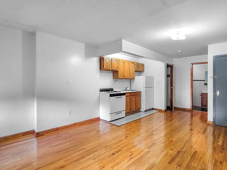1797 Lexington Ave #5D — Photo 4