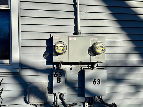 3rd image of 63 Broad St S