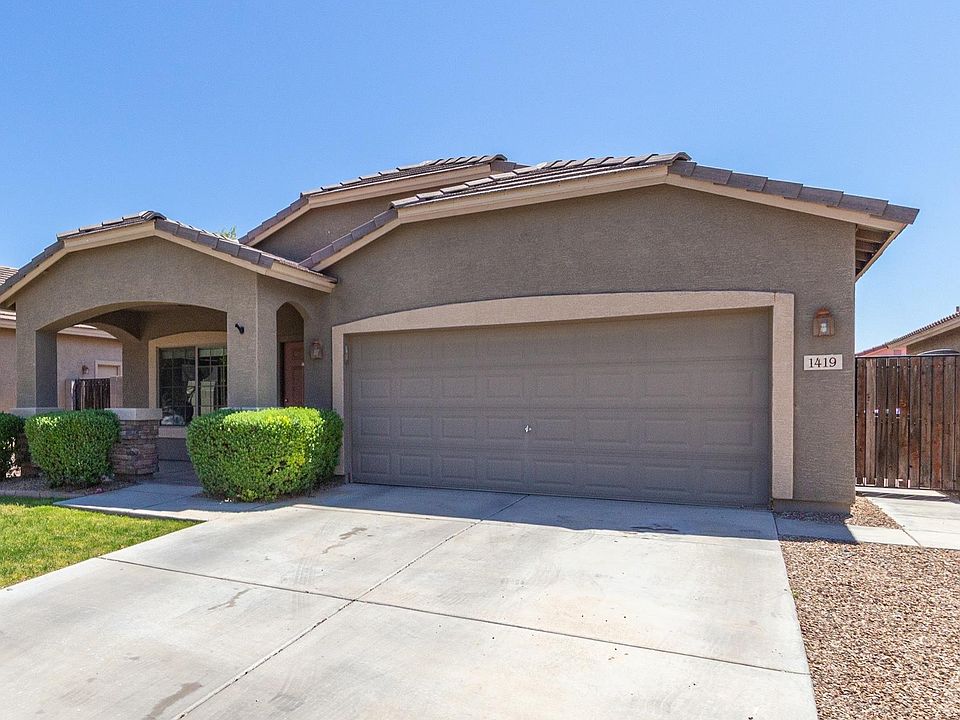 1st image of 1419 W Brangus Way