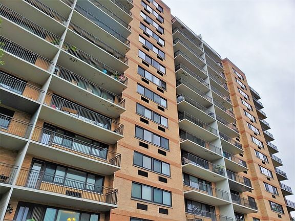 3rd image of 60 Parkway Dr E APT 4B