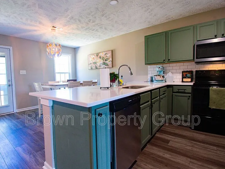 4918 Yorkchester Dr — Photo 9