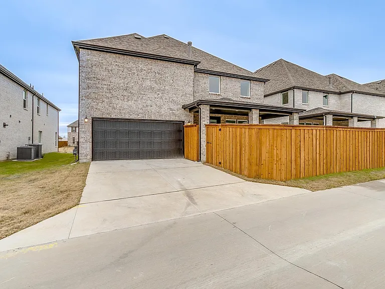 9836 Derbyshire Dr — Photo 91