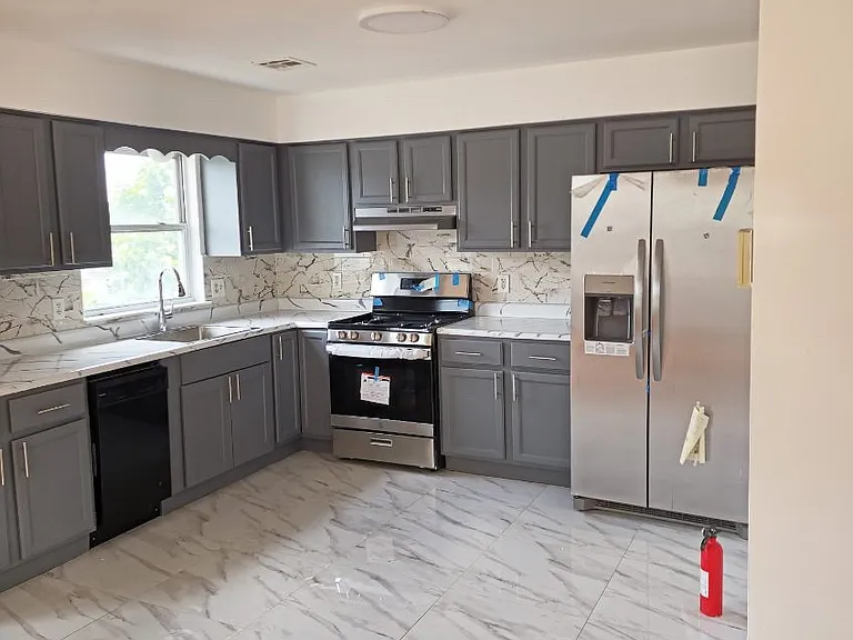87 N 6th St #2 — Photo 2