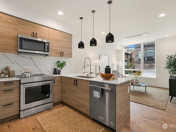 5th image of 2624 Eastlake Avenue E #B