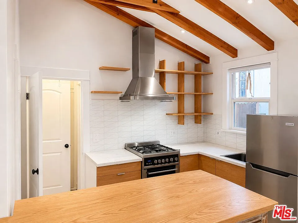 6853 Alta Loma Ter