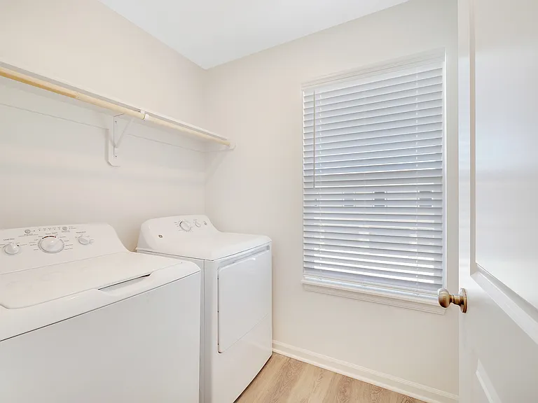 Copper Creek Apartments — Photo 10