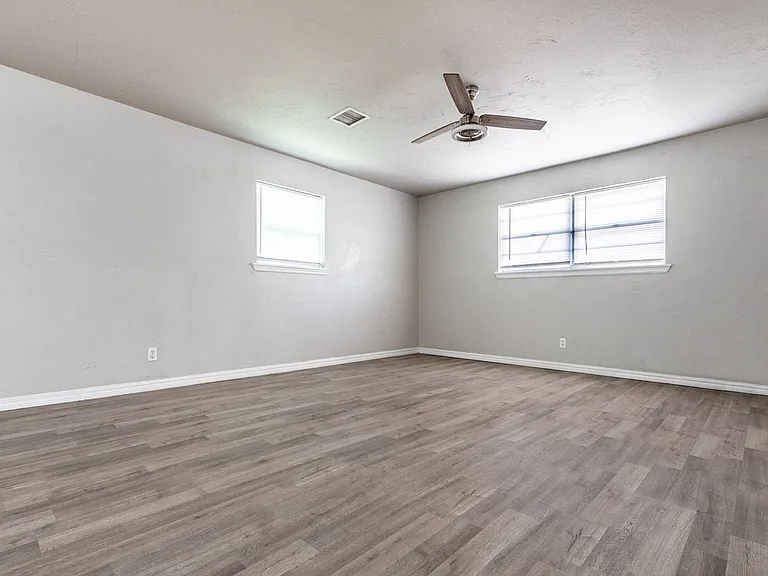 617 Queensboro Pl — Photo 4