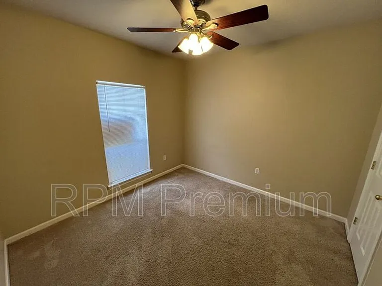 5557 Arialo Dr — Photo 20
