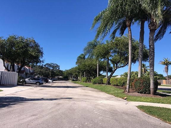 4th image of 9475 NW 42nd St