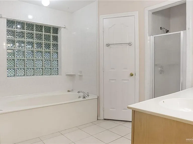 2212 Lilly Cove Dr — Photo 11