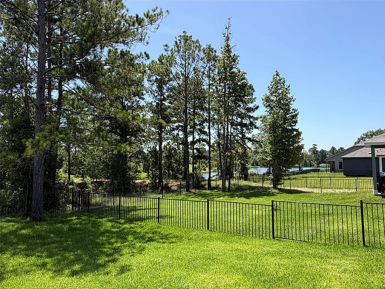533 Shoreview Dr — Photo 22
