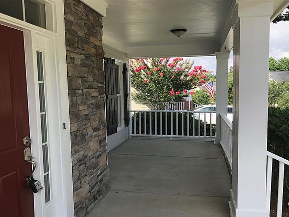4th image of 401 Edgepine Dr