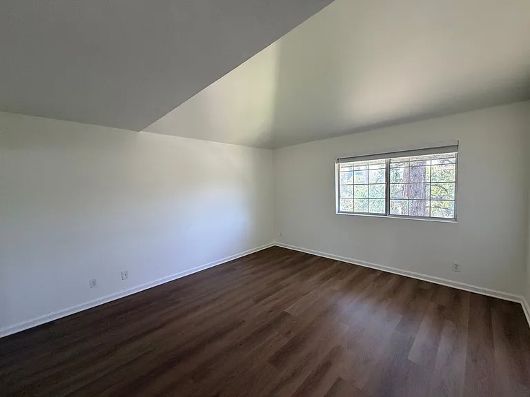 15111 Burbank Blvd — Photo 17