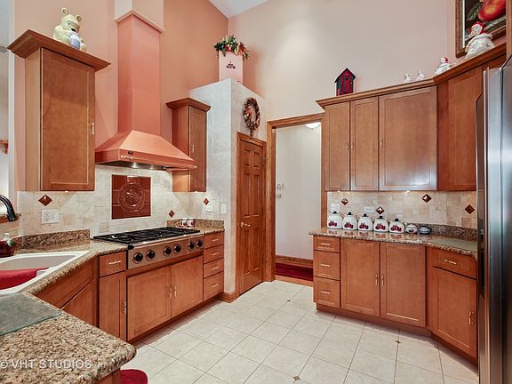 4th image of 700 Castlewood Dr