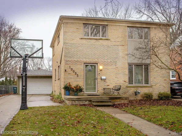 10055 Talbot Ave, Huntington Woods, MI 48070
