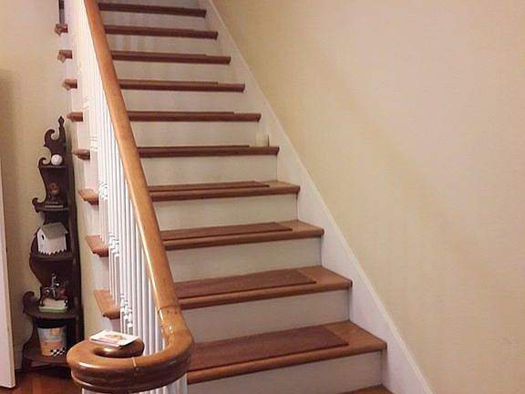 Stairwell_From Front Door