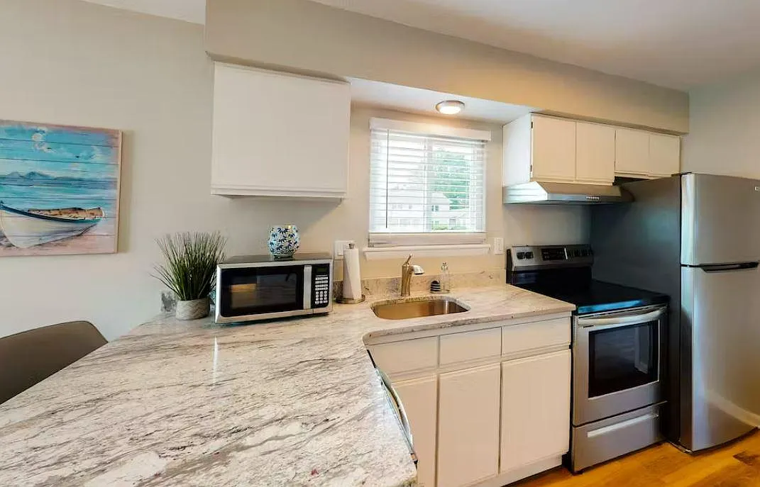 Large granite counter top is great for meal prep