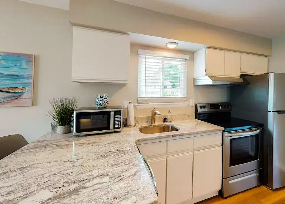 Large granite counter top is great for meal prep