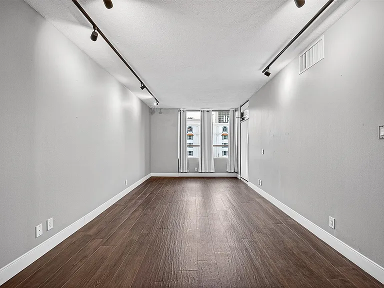 5150 Hidalgo St #402 — Photo 24