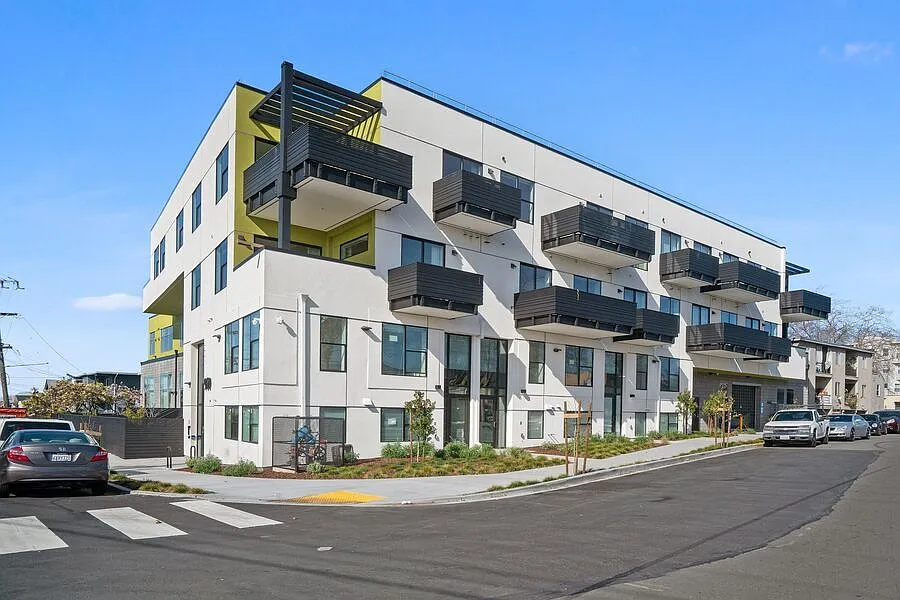 950 Lofts — Photo 1