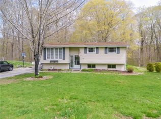83 Meeting House Ln, Ledyard, CT 06339