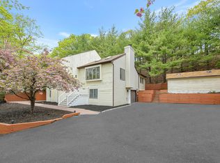 95 Pine Hill Rd, Pt Jefferson, NY 11777