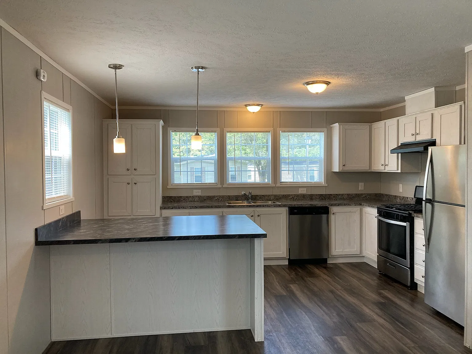 Stonecrest Manor — Photo 3