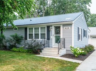424 Sunset Dr, Hamburg, NY 14075