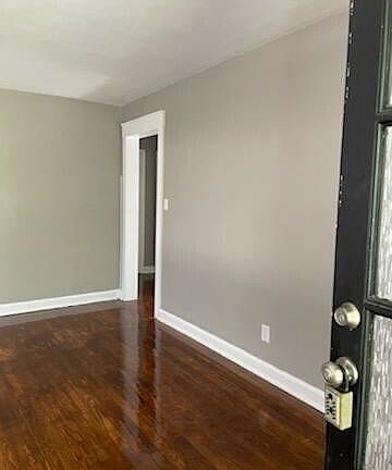 3rd image of 746 Curve St