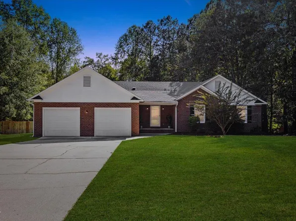 7679 Spurge Dr, Fayetteville, NC 28311