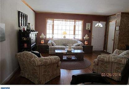 1st image of 240 Cornwall Cir