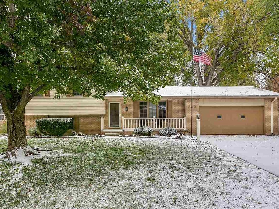 1st image of 806 Mountain Ash Ln