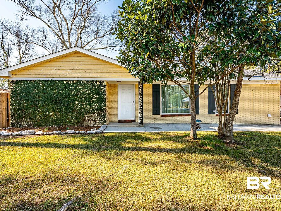 1st image of 4 Lee Cir