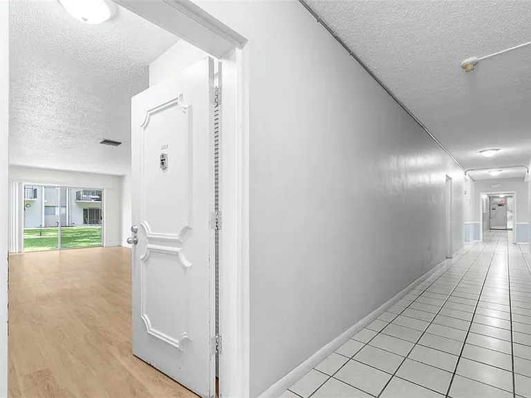 4606 W Gray St #107 — Photo 3