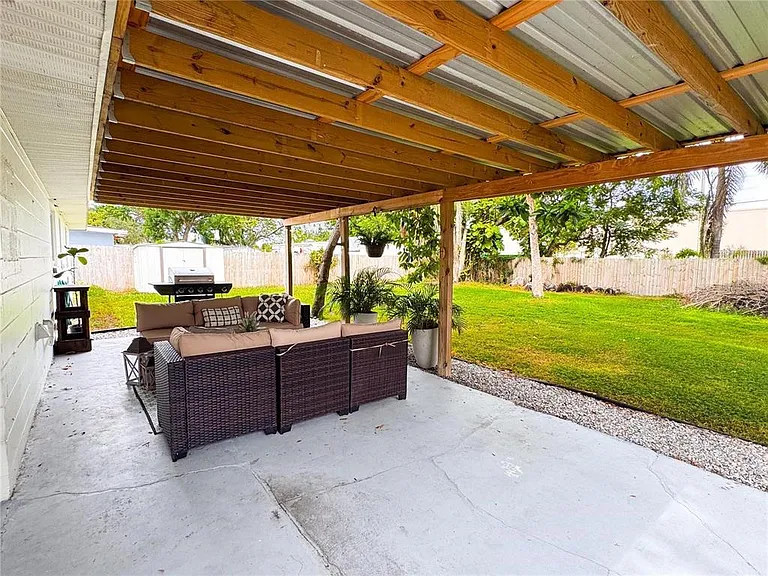 9616 Pine Ridge Ave — Photo 24