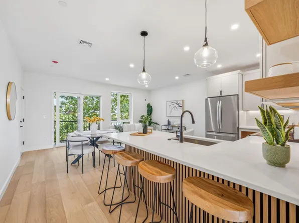 374 Athens St #3, Boston, MA 02127