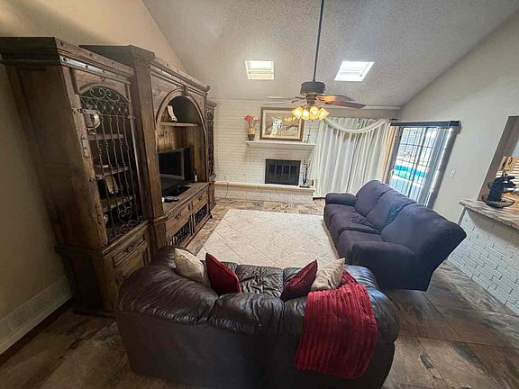 4th image of 3809 Westchester Dr