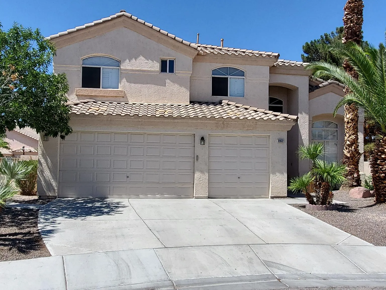 4 bed, 2437 sqft, $2,714 — Photo 2