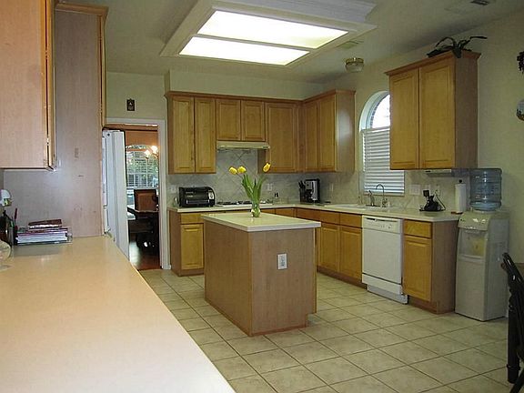 5th image of 6239 Surfside Ln