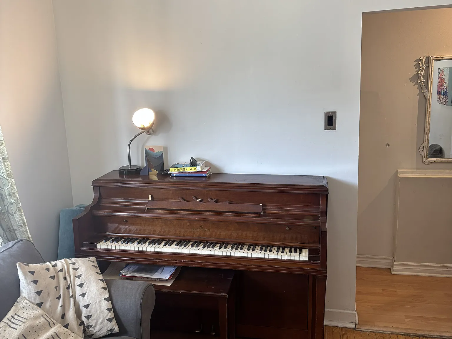 515 Jones Avenue Toronto — Photo 2