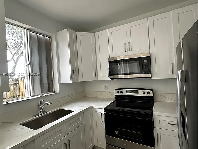 2452 SE 14th Ave #284 — Photo 3