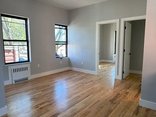928 E 211th St #3B, Bronx, NY 10469