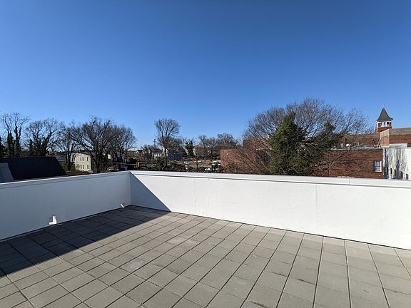 4th image of 1405 Porter St #B