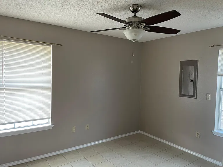 2727 Gibraltar St — Photo 9
