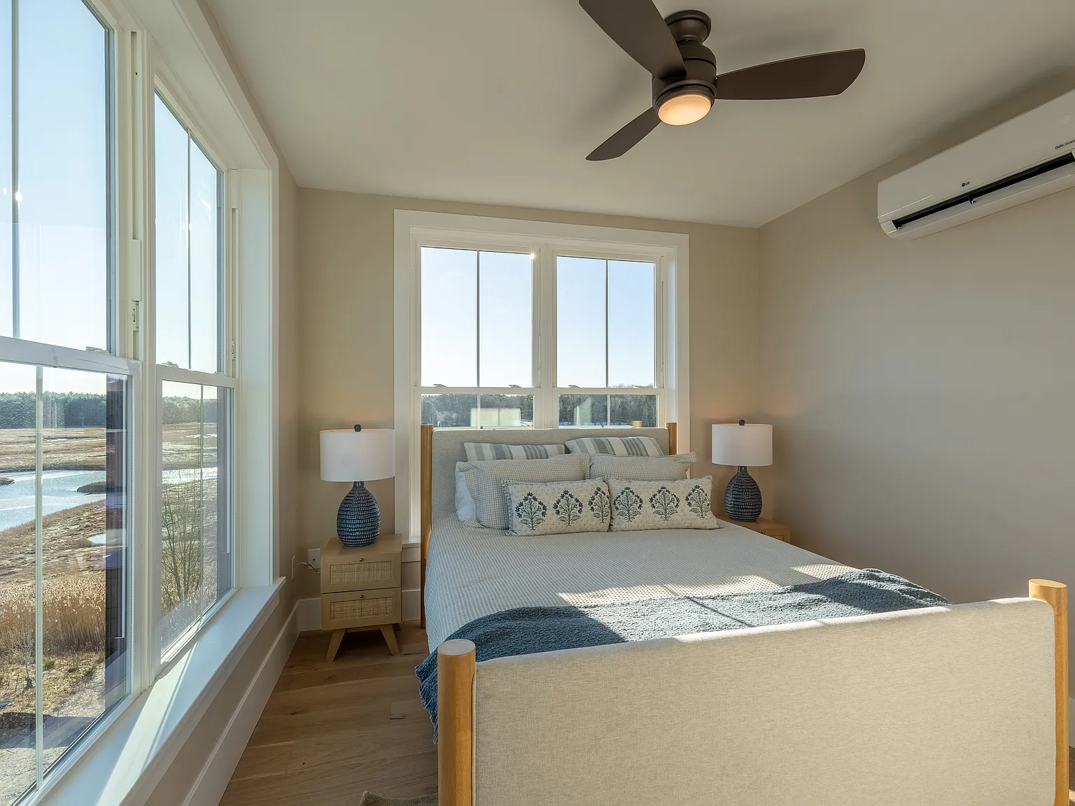 2 bed, 1015 sqft, $3,300 — Photo 4