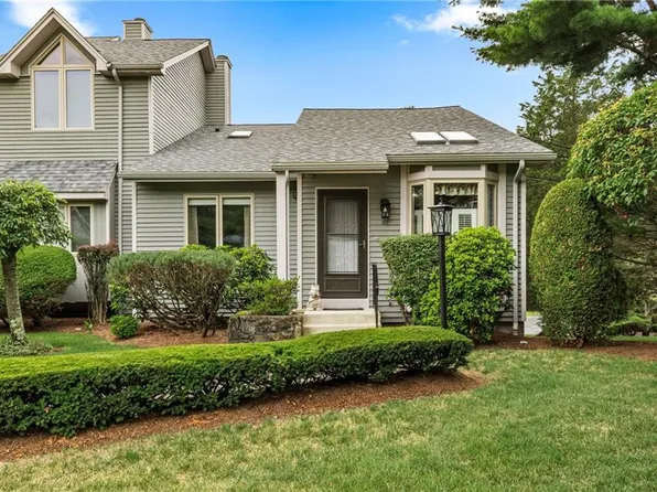 6 Shadowbrook Ln APT F, Smithfield, RI 02917