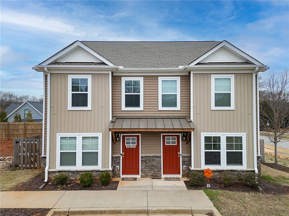 1st image of 235 Pendleton Rd Unit Q1