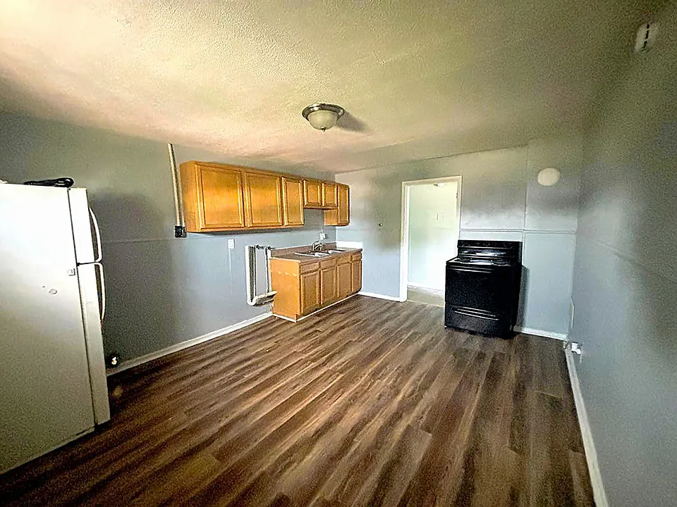 101 S Roosevelt Ave #2