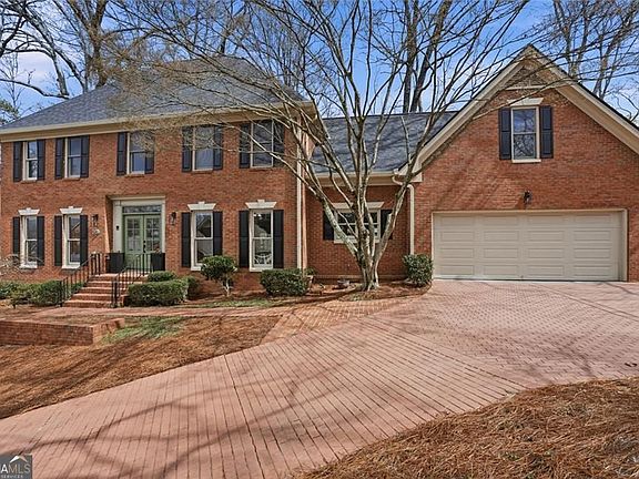 3rd image of 5 Downshire Cir