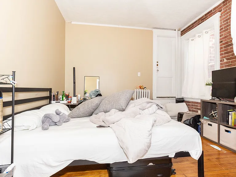 74 Egmont St #2 — Photo 3